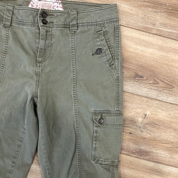 5/$15 Canyon River Blues Women’s Green Corduroy Capris Utility Pockets size 8 - Picture 2 of 5
